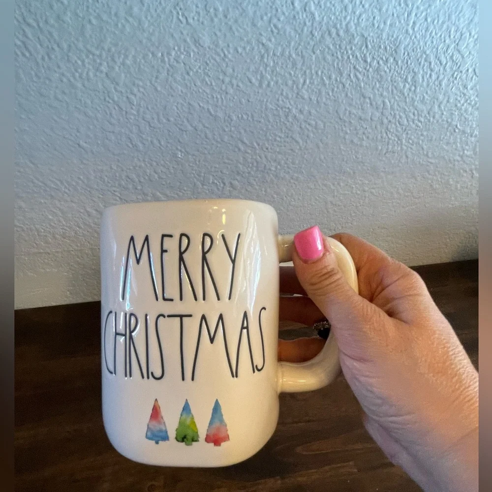 New set of 2 Rae Dunn Merry Christmas‎ mugs